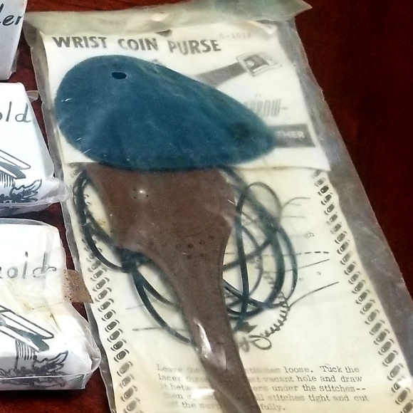 9 Vintage Recipe Holder kits & 1 Leather Wrist Coin Pouch kit. Crafts for kids - Picture 4 of 8